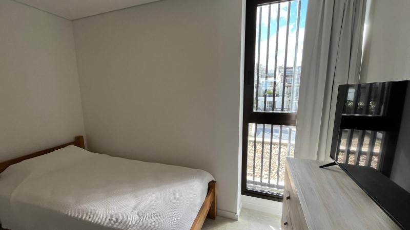 Departamento con tres suites en la Barra con vista al mar